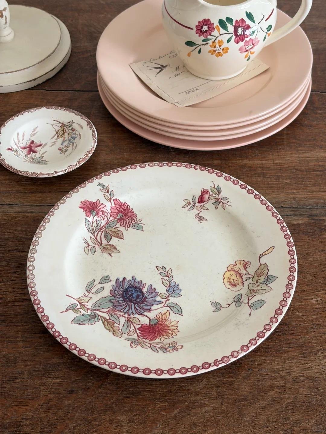 author-book-store-audio-book-img-1 tableware (7)